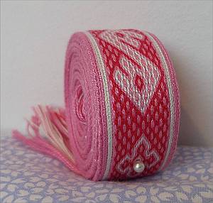 Red Sulawesi tablet woven band