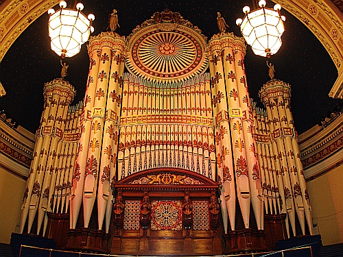 Music.  [Image is:  'The organ at Leeds Town Hall'].