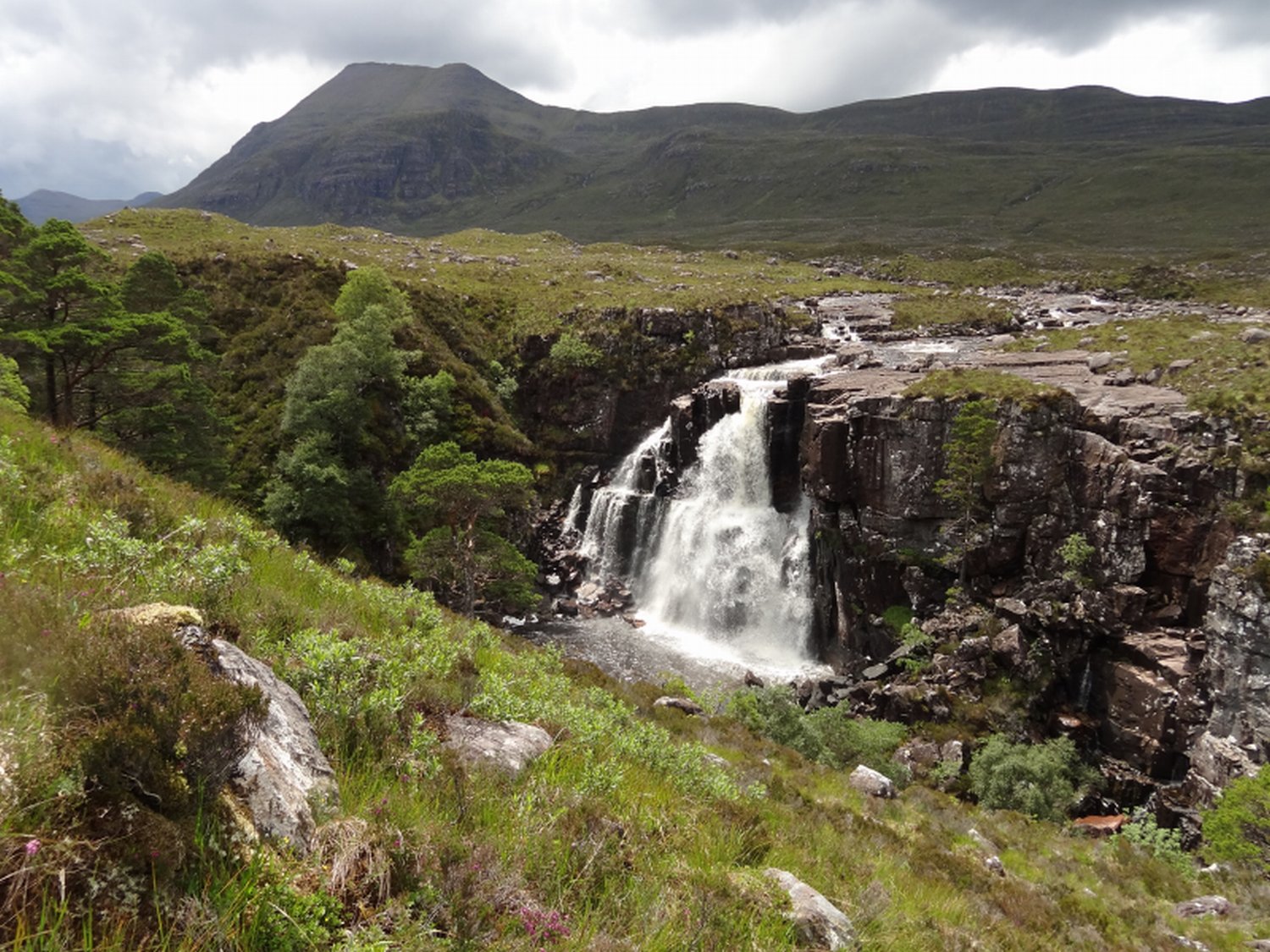 Main falls in context